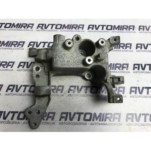 Кронштейн генератора Peugeot 308 1.6BlueHDI 2013-2021 9804121180